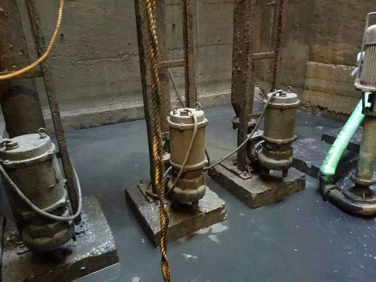 烈山污水池清理