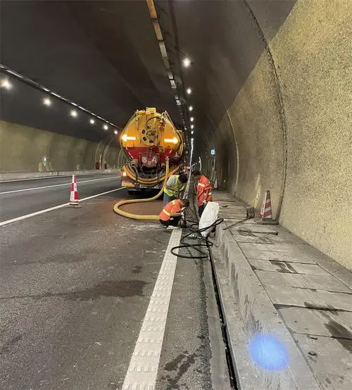 烈山隧道排水渠清淤